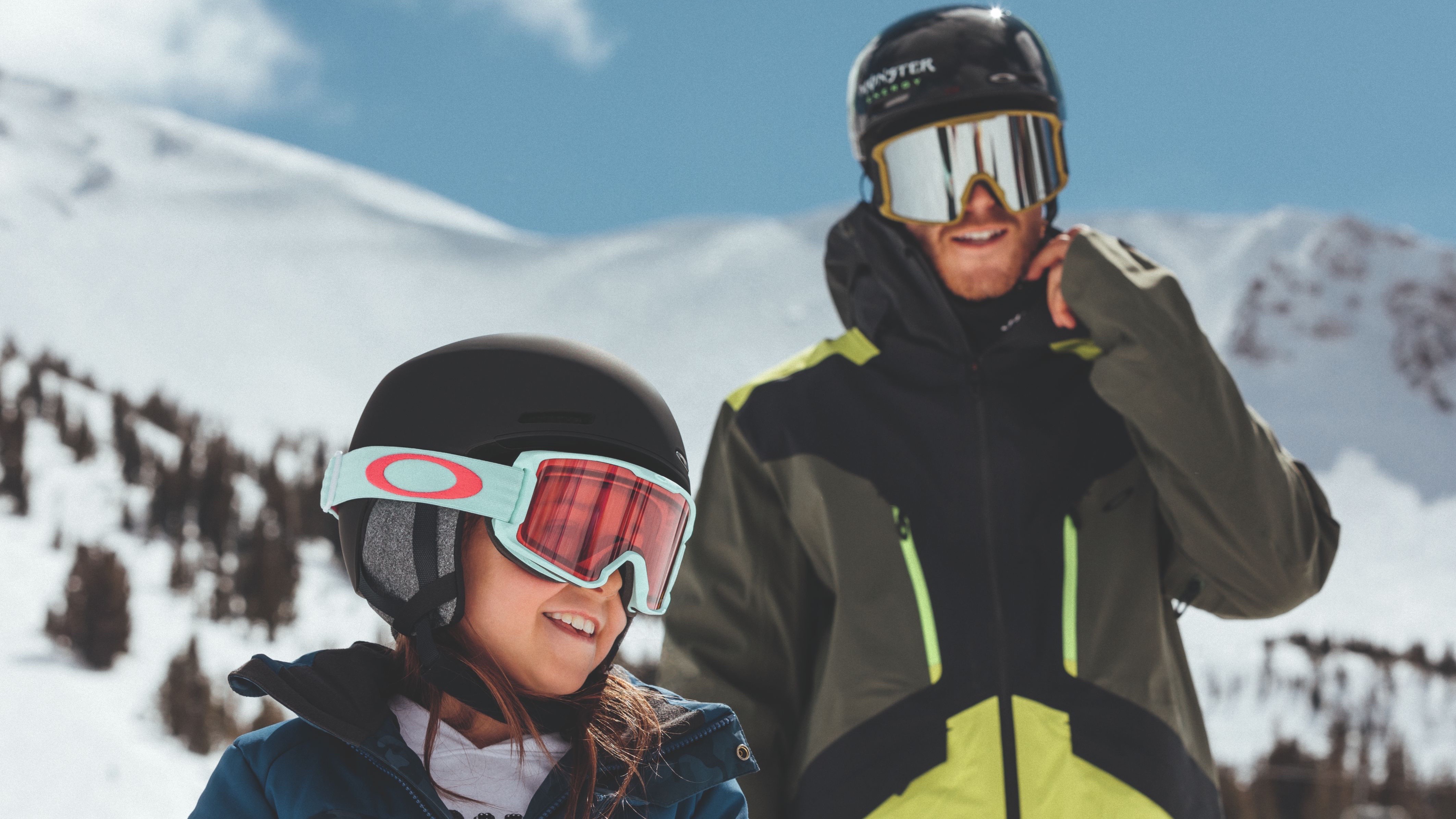 OAKLEY SNOW YOUTH COLLECTION LIFESTYLE IMAGE